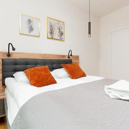 Park Arkadia Apartment With Parking Mokotow By Noclegi Renters Warsawa Bagian luar foto